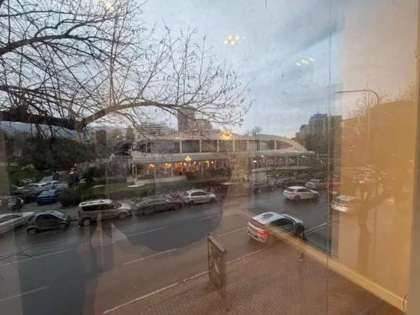 Tirane, jepet me qera ambjent biznesi Kati 1, 75 m² 2.000 € 