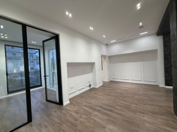 Tirane, jepet me qera ambjent biznesi Kati 1, 75 m² 2.000 € 