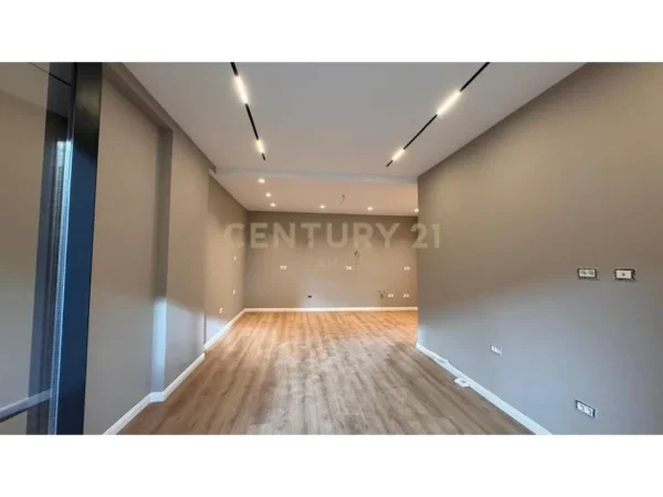 Tirane, shes apartament 1+1+Aneks+Ballkon Kati 5, 89 m² 180.000 € (Kompleksi xheluks)