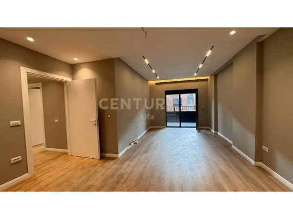 Tirane, shes apartament 1+1+Aneks+Ballkon Kati 5, 89 m² 180.000 € (Kompleksi xheluks)