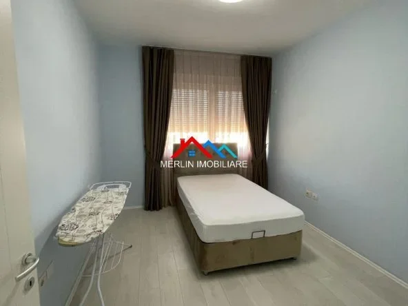 Tirane, jepet me qera apartament 3+1+Ballkon Kati 4, 182 m² 1.400 € (RRUGA HAMDI SINA,LIQENI I THATE)