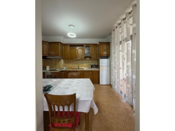 Tirane, jepet me qera apartament 2+1+2 Kati 4, 113 m² 650 € (Rruga Panorama , Prane SPAK)