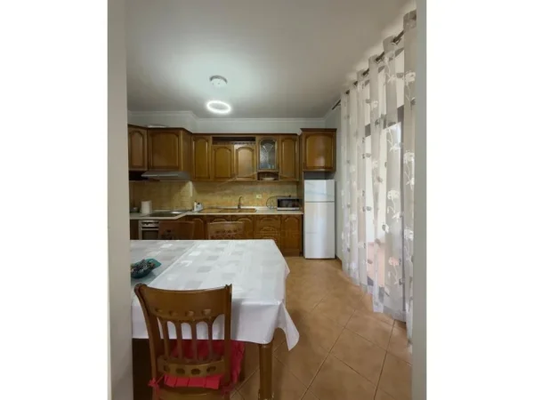 Tirane, jepet me qera apartament 2+1+2 Kati 4, 113 m² 650 € (Rruga Panorama , Prane SPAK)
