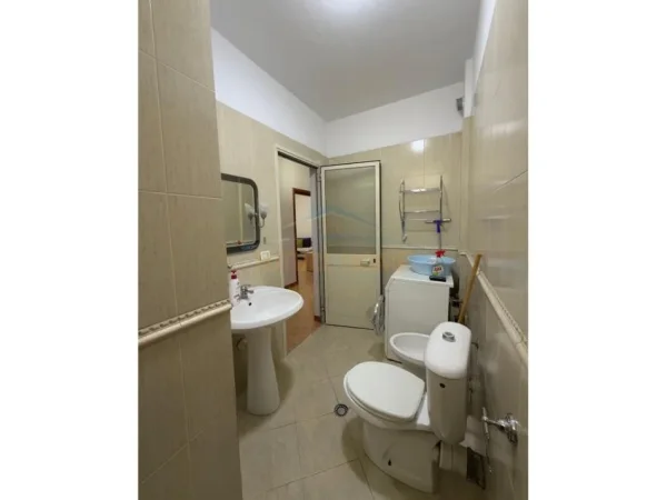Tirane, jepet me qera apartament 2+1+2 Kati 4, 113 m² 650 € (Rruga Panorama , Prane SPAK)
