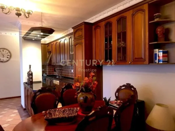 Tirane, shes apartament 2+1+Aneks+Ballkon Kati 2, 128 m² 280.000 € 