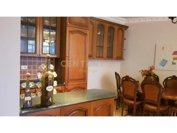 Tirane, shes apartament 2+1+Aneks+Ballkon Kati 2, 128 m² 280.000 € 