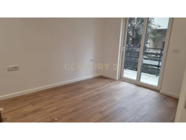 Tirane, shes apartament 1+1+Aneks+Ballkon Kati 0, 74 m² 150.000 € 