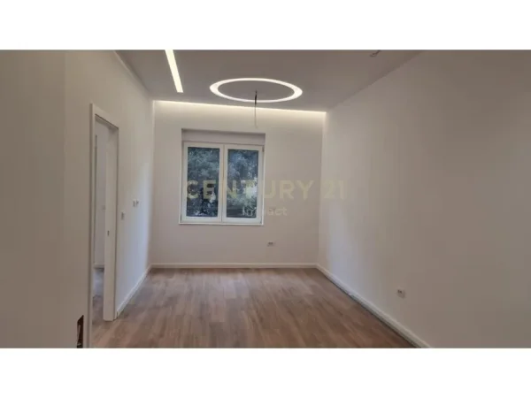 Tirane, shes apartament 1+1+Aneks+Ballkon Kati 0, 74 m² 150.000 € 