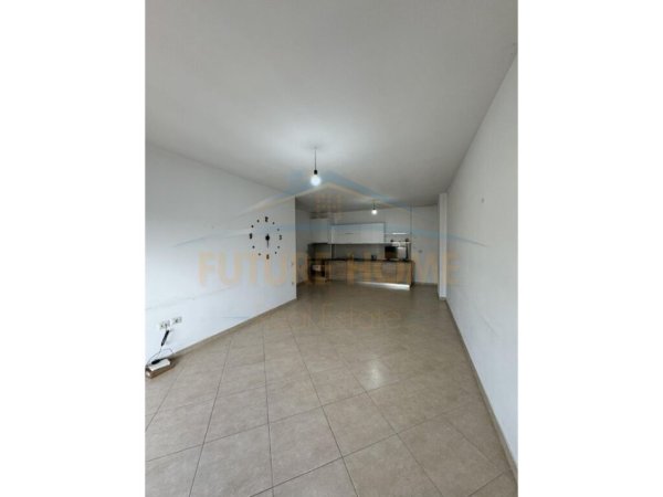 Tirane, jepet me qera apartament 1+1 Kati 8, 75 m² 400 € (Astir , Ales)