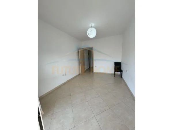 Tirane, jepet me qera apartament 1+1 Kati 8, 75 m² 400 € (Astir , Ales)
