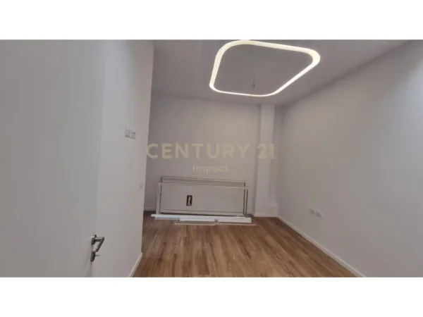 Tirane, shes apartament 2+1+Aneks+Ballkon , 102 m² 220.000 € 