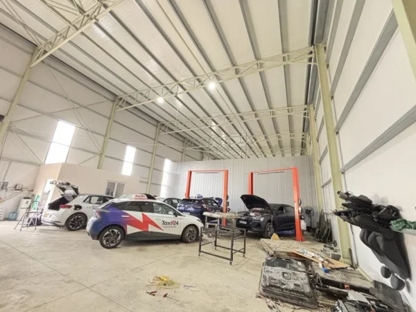 Tirane, jepet me qera magazine Kati 0, 500 m² 2.100 € 