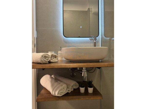 Tirane, jepet me qera apartament 1+1 Kati 1, 66 m² 1.000 € (Prane Shkolles se Kuqe)