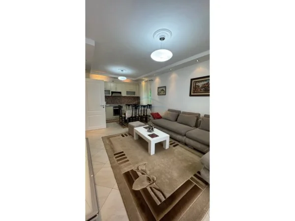 Tirane, jepet me qera apartament 2+1 Kati 3, 99 m² 700 € (Prane Hotel Arberia)