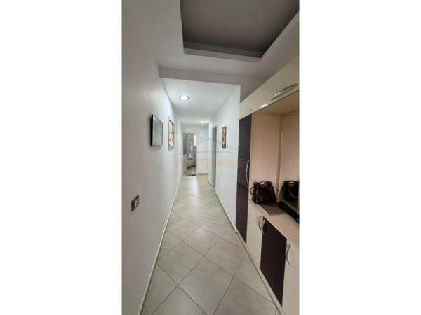Tirane, jepet me qera apartament 2+1 Kati 3, 99 m² 700 € (Prane Hotel Arberia)
