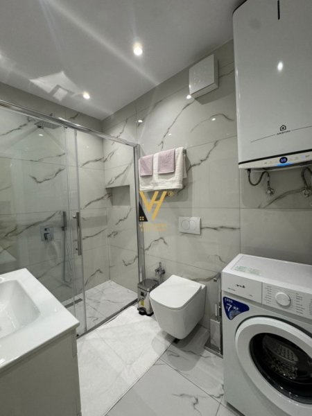 Tirane, jepet me qera apartament 1+1+Ballkon Kati 3, 67 m² 700 € (LAPRAKE)