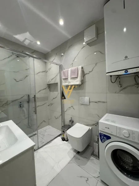 Tirane, jepet me qera apartament 1+1+Ballkon Kati 3, 67 m² 700 € (LAPRAKE)