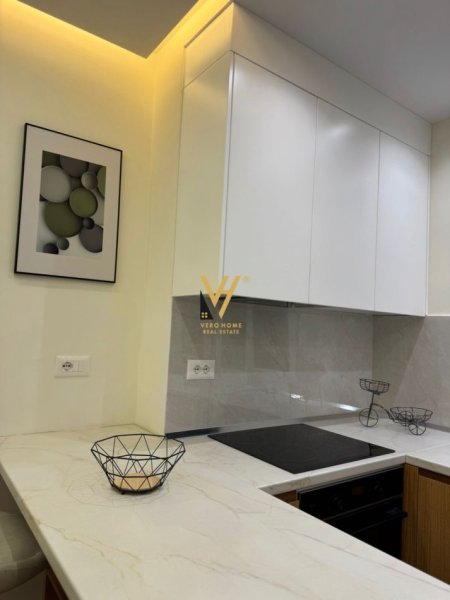 Tirane, jepet me qera apartament 1+1+Ballkon Kati 3, 67 m² 700 € (LAPRAKE)