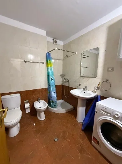 Tirane, jepet me qera apartament 2+1 , 115 m² 650 € 