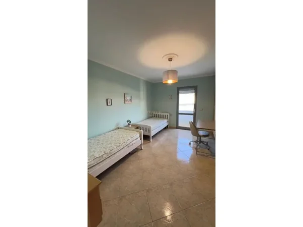 Tirane, jepet me qera apartament 2+1+Aneks+Ballkon Kati 10, 111 m² 850 € 