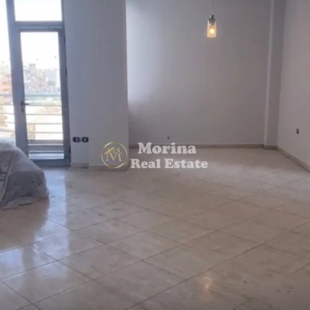 Tirane, jepet me qera ambjent biznesi Kati 6, 110 m² 750 € (Rruga e Kavajes)
