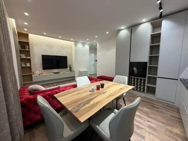 Tirane, jepet me qera apartament 1+1+Aneks+Ballkon Kati 7, 70 m² 1.000 € 