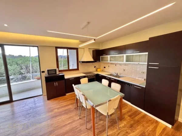 Tirane, jepet me qera apartament 2+1+Aneks+Ballkon Kati 10, 119 m² 1.300 € 