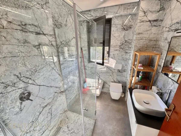 Tirane, jepet me qera apartament 2+1+Aneks+Ballkon Kati 10, 119 m² 1.300 € 