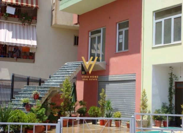 Tirane, jepet me qera ambjent biznesi Kati 0, 110 m² 400 € (FRESKU)