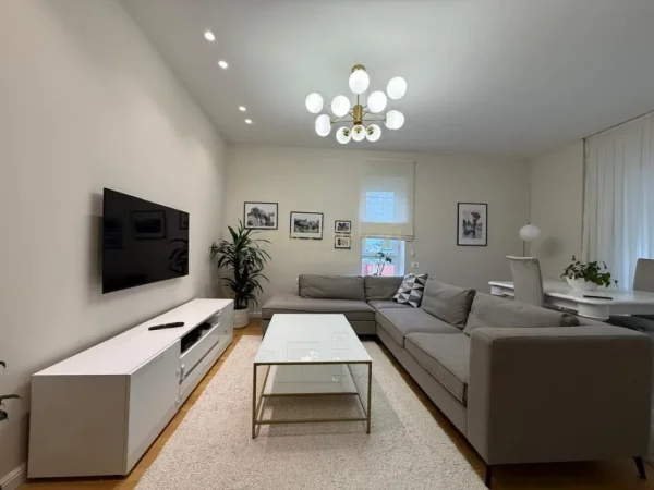 Tirane, jepet me qera apartament 2+1+Aneks+Ballkon Kati 4, 95 m² 700 € 