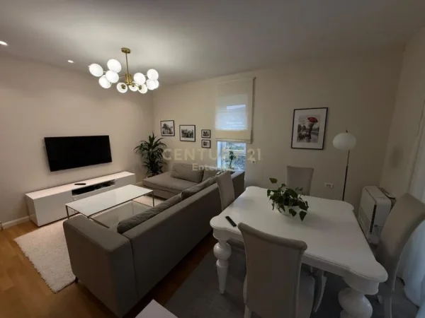 Tirane, jepet me qera apartament 2+1+Aneks+Ballkon Kati 4, 95 m² 700 € 