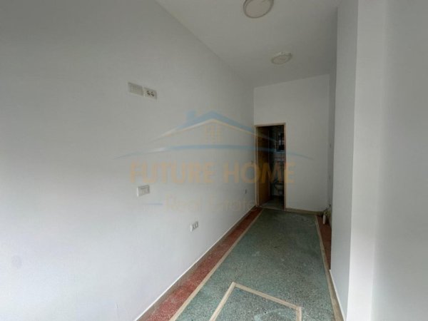 Tirane, jepet me qera ambjent biznesi Kati 0, 12 m² 350 € (Rruga Reshil Collaku)