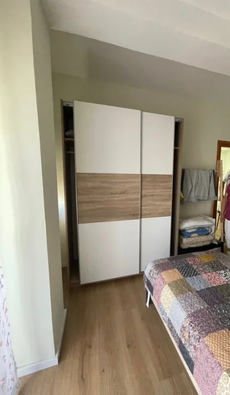 Tirane, jepet me qera apartament 1+1 Kati 5, 63 m² 600 € (Komuna Parisit)