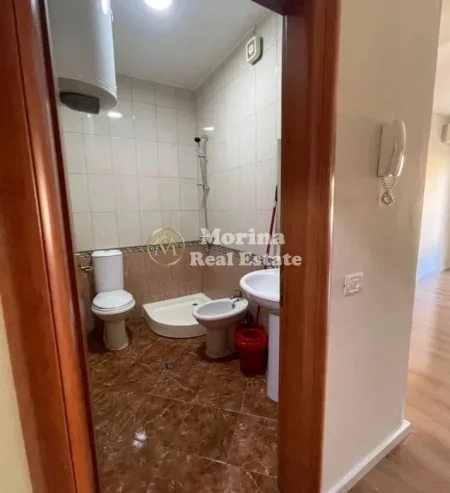 Tirane, jepet me qera apartament 1+1 Kati 5, 63 m² 600 € (Komuna e Parisit)