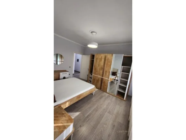 Tirane, jepet me qera apartament 3+1+Aneks+Ballkon Kati 6, 150 m² 1.500 € 