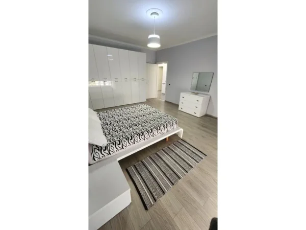 Tirane, jepet me qera apartament 3+1+Aneks+Ballkon Kati 6, 150 m² 1.500 € 