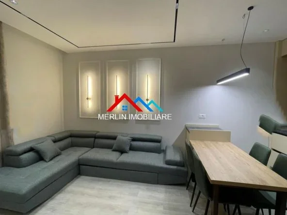 Tirane, jepet me qera apartament 2+1+Ballkon Kati 1, 120 m² 600 € (RRUGA GRYKA E KACANIKUT,UNIVERS CITY)