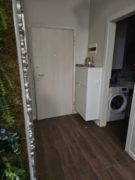 Tirane, jepet me qera apartament 2+1+Ballkon Kati 1, 110 m² 550 € (unaza e re)
