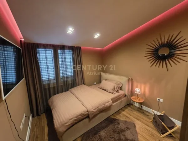 Tirane, jepet me qera Vile 3 Katshe Kati 3, 500 m² 3.500 € (Vilat Amerikane)