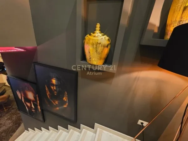 Tirane, jepet me qera Vile 3 Katshe Kati 3, 500 m² 3.500 € (Vilat Amerikane)