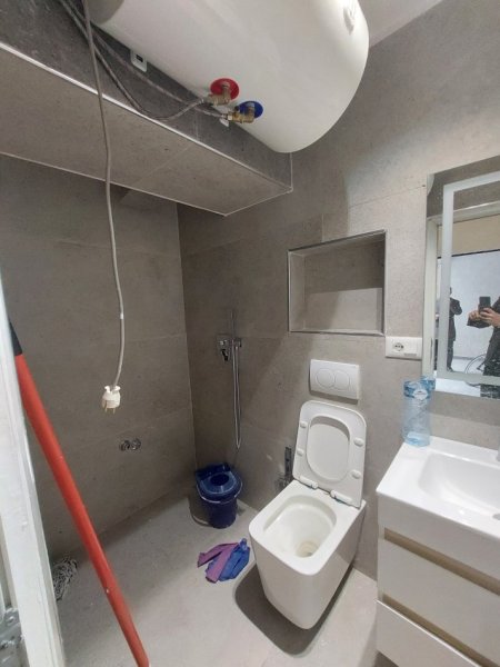 Tirane, jepet me qera ambjent biznesi Kati 1, 50 m² 500 € (Rruga Qemal Stafa)