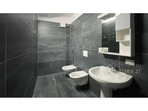 Tirane, jepet me qera apartament 3+1+Aneks+Ballkon Kati 6, 151 m² 730 € 