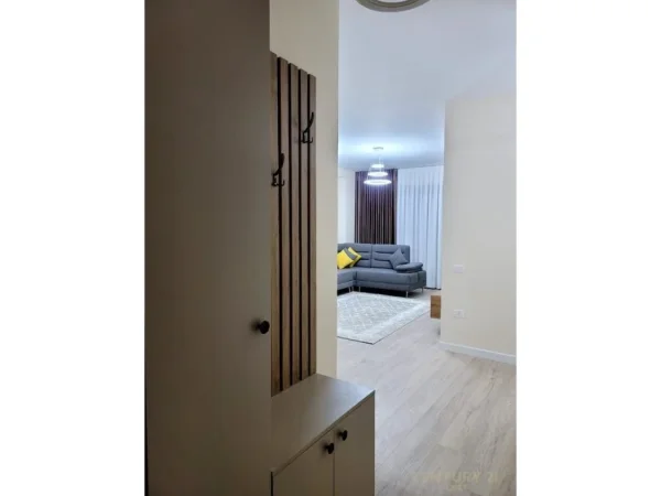 Tirane, jepet me qera apartament 2+1+Aneks+Ballkon Kati 1, 120 m² 1.200 € 
