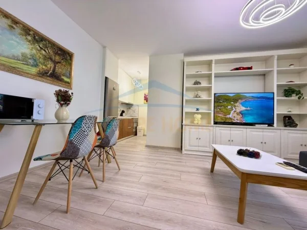 Tirane, jepet me qera apartament 1+1 Kati 8, 70 m² 900 € (Rruga e Kosovareve)