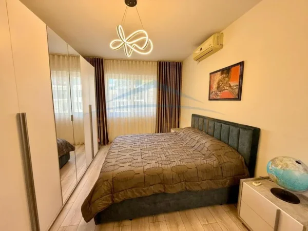 Tirane, jepet me qera apartament 1+1 Kati 8, 70 m² 900 € (Rruga e Kosovareve)