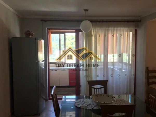 Durres, jepet me qera 3+1 , 600 € 