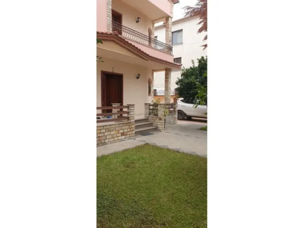 Tirane, shitet Vile 5+1+Aneks+Ballkon Kati 3, 444 m² 490.000 € 