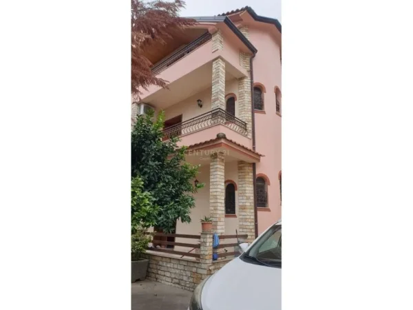 Tirane, shitet Vile 5+1+Aneks+Ballkon Kati 3, 444 m² 490.000 € 
