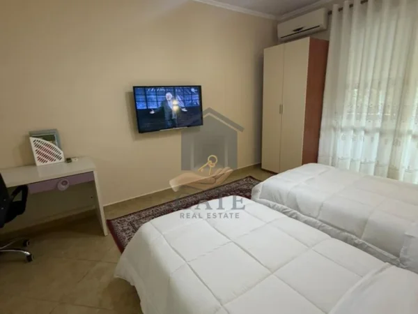 Durres, jepet me qera apartament 2+1+Ballkon Kati 2, 95 m² 500 € (Gjykata)