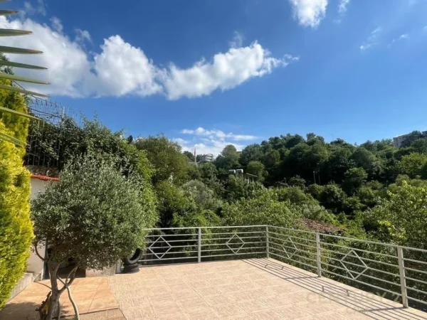 Tirane, jepet me qera Vile 3 Katshe Kati 3, 410 m² 1.200 € (Petrele)